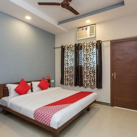 אויאיין Oyo 17161 Hotel Mahalaxmi מראה חיצוני תמונה