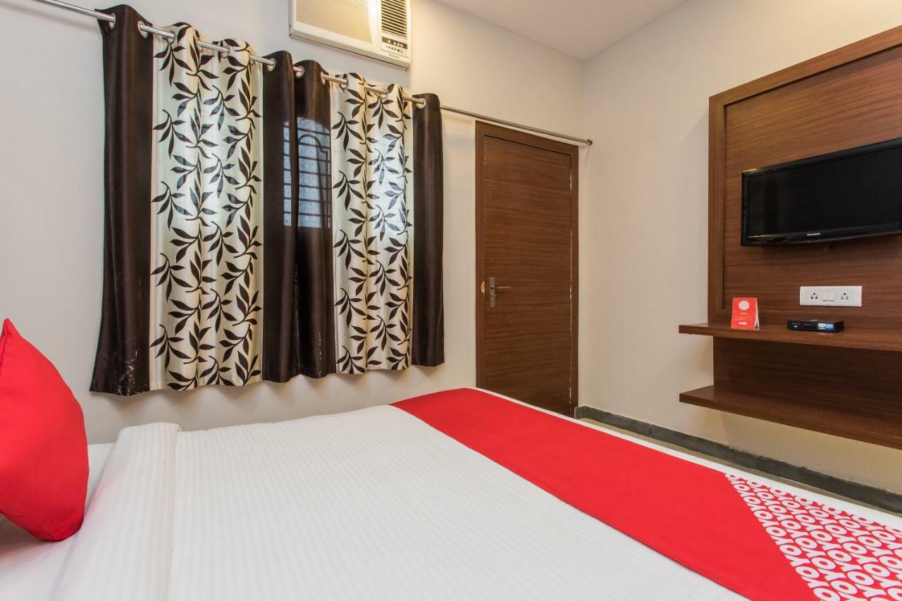 אויאיין Oyo 17161 Hotel Mahalaxmi מראה חיצוני תמונה
