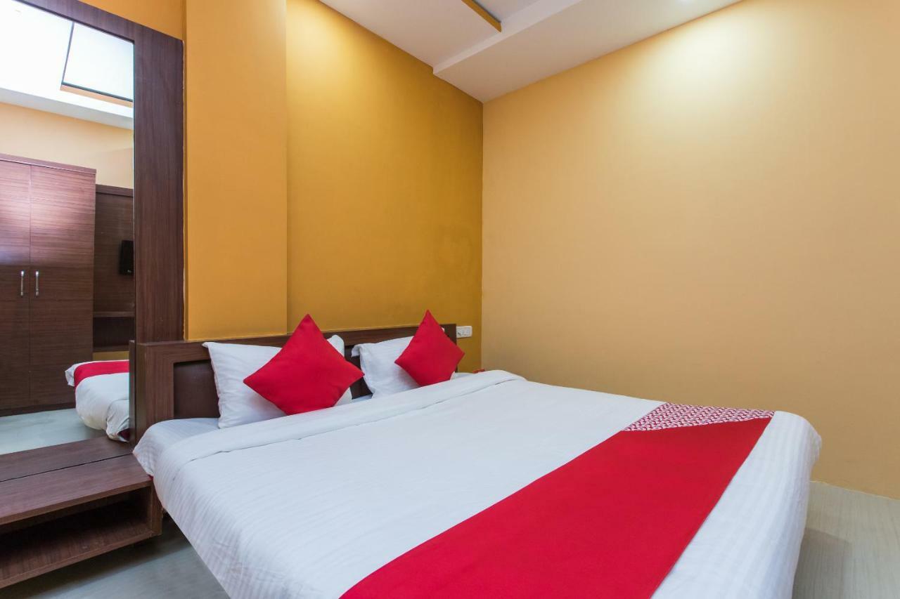 אויאיין Oyo 17161 Hotel Mahalaxmi מראה חיצוני תמונה